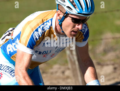 21. Februar 2006; San Francisco, CA, USA; LEVI LEIPHEIMER Gesamtführenden auf Stufe 2: Sierra Road während der Amgen Tour of California 2006 steigen. Die 7 Bühne, 8 Tage, die Veranstaltung endet am 26. Februar in Redondo Beach. Obligatorische Credit: Foto von Beth Schneider/ZUMA Press. (©) Copyright 2006 von Beth Schneider Stockfoto