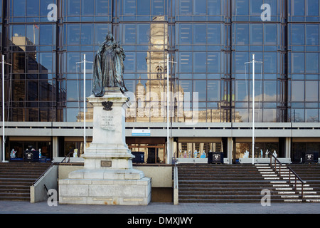 Königin Victoria Statue und Rat Büros Portsmouth Stockfoto