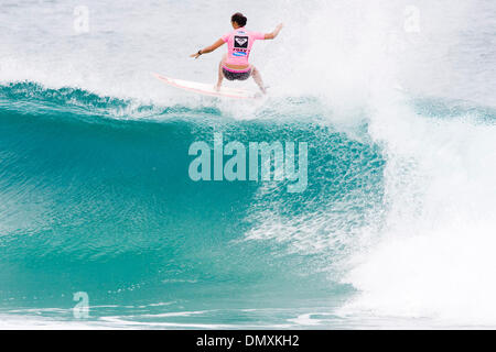 1. März 2006; Snapper Rocks, Coolangatta, Queensland, Australien; Association of Surfing Professionals (ASP) WomenÕs Welt ChampionshipTour (WCT). Roxy Pro von Samsung vorgestellt: Snapper Rocks, Gold Coast, Queensland, Australien 28 Feb Ð 12. März 2006. Nach der Genesung von einer Nackenverletzung, machte sechs Mal ASP Weltmeister LAYNE BEACHLEY (Manly, New South Wales, Aus) (Bild) ein starkes comeback Stockfoto