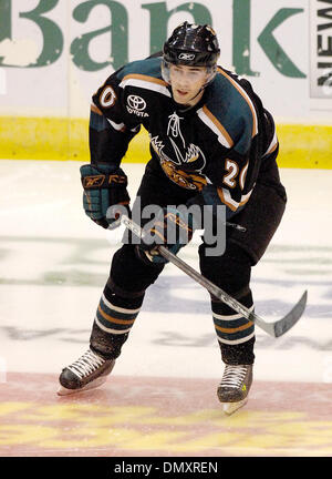 17. November 2006: AHL - Manitoba Zentrum Brad Moran #20 in Aktion gegen Rochester. Die Manitoba Canucks in Rochester Americans im Blue Cross Arena im War Memorial Auditorium. Rochester besiegte Manitoba 4 zu 3 im OT. (Kredit-Bild: © Alan Schwartz/Cal-Sport-Medien) Stockfoto