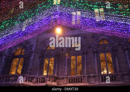 Palazzo Doria Pamphili Galerie und Frieden Thema Weihnachten leuchtet über del Corso Straße Straße, Rom, Italien Stockfoto