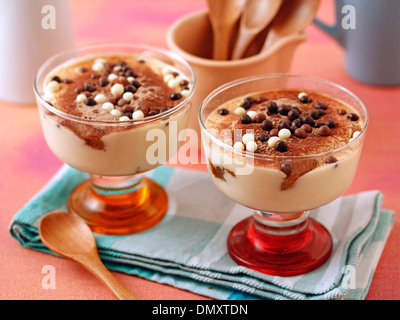 Tiramisu Schalen. Rezept zur Verfügung. Stockfoto