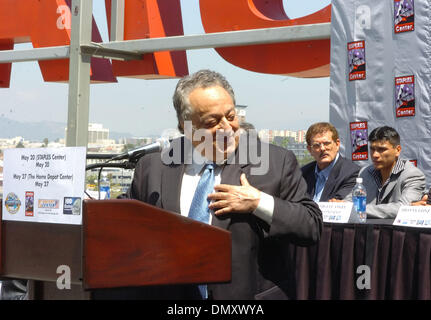 12. April 2006; Los Angeles, Kalifornien, USA; Boxen: WBC-Präsident JOSE SULIAMAN besucht die Pressekonferenz für den 20.Mai Kampf im Staples Center in Los Angeles, Kalifornien. Der Kampf wird von Oscar De La Hoya die Golden Boy Promotions gefördert. Obligatorische Credit: Foto von Rob DeLorenzo/ZUMA Press. (©) Copyright 2006 by Rob DeLorenzo Stockfoto