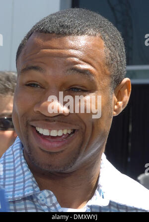 12. April 2006; Los Angeles, Kalifornien, USA; Boxen: 'Sugar' SHANE MOSLEY besucht die Pressekonferenz zur Ankündigung zwei Anfälle von Oscar De La Hoya die Golden Boy Promotions gefördert. Mosley hat De La Hoya zweimal besiegt und ist nun ein Partner im Boxen Förderung Unternehmen. Obligatorische Credit: Foto von Rob DeLorenzo/ZUMA Press. (©) Copyright 2006 by Rob DeLorenzo Stockfoto