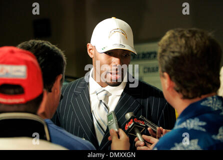 30. April 2006; San Diego, CA, USA; Ladegeräte-Vorrunde wählen Sie ANTONIO CROMARTIE Gespräche mit den Medien in San Diego Sonntag. Obligatorische Credit: Foto von Earnie Grafton/SDU-T/ZUMA Press. (©) Copyright 2006 by SDU-T Stockfoto