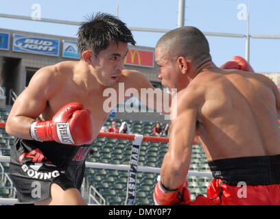 27. Mai 2006; Carson, Kalifornien, USA; Z GORES (schwarze Stämme) Niederlagen PEDRO MIRANDA. Obligatorische Credit: Foto von Rob DeLorenzo/ZUMA Press. (©) Copyright 2006 by Rob DeLorenzo Stockfoto