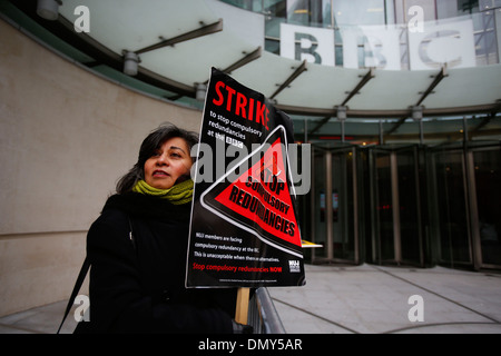 BBC-Mitarbeiter inszenieren einen 12 Stunden Streik außerhalb BBC Broadcasting House Stockfoto