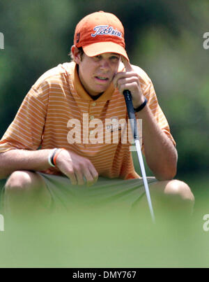 19. Juli 2006; Rancho Santa Fe, CA, USA; Verteidigung der Champion KEVIN TWAY, blickte ein Putt während seiner ersten Lochspiel gegen CLAYTON ROTZ in der 59. US Junior Amateur Championship im Rancho Santa Fe Country Club Mittwoch. TWAY gewann 2 und 1. Obligatorische Credit: Foto von Don Kohlbauer/SDU-T/ZUMA Press. (©) Copyright 2006 by SDU-T Stockfoto