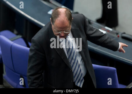 Berlin, Deutschland. 17. Dezember 2013. Bilder des Parlaments Sitzung zur Wahl des neuen Bundeskanzlers im Bundestag in Berlin. / Foto: Peer Steinbrück (SPD), MP-Credit: Reynaldo Chaib Paganelli/Alamy Live-Nachrichten Stockfoto