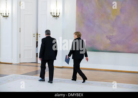 Berlin, Deutschland. 17. Dezember 2013. Angela Merkel ist neue Bundeskanzlerin vom deutschen Präsident Joaquim Gauck im Bellevue in Berlin ernannt. / Foto: Bundeskanzlerin Angela Merkel (CDU), Bundeskanzler und deutscher Präsident Joaquim Gauck. Stockfoto