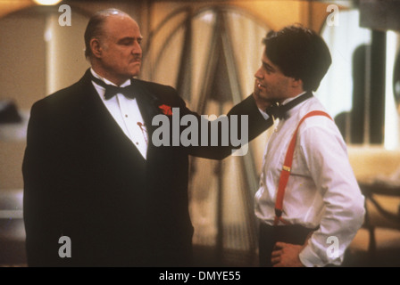 DER Neuling 1990 TriStar Pictures Film mit Marlon Brando auf der linken Seite und Matthew Broderick Stockfoto