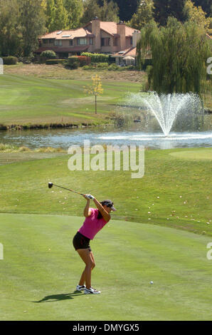 Sep 18, 2006; Danville, CA, USA; HANA KIM abschlägt am ersten Loch während einer Qualifikationsrunde der Longs Drugs Challenge LPGA-Veranstaltung im Blackhawk Country Club in Danville, Kalifornien, am Montag, 18. September 2006 stattfand. Obligatorische Credit: Foto von Dan Honda/ZUMA Press. (©) Copyright 2006 von Contra Costa Times Stockfoto