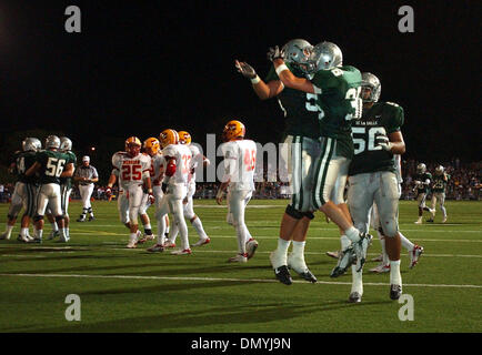 6. Oktober 2006; Concord, CA, USA; High School Football: De La Salle feiert einen 2. Quartal Touchdown, der sie über Mission Viejo 28-14 Samstag errichtet. Obligatorische Credit: Foto von Karl Mondon/Contra Costa Times / ZUMA Press. (©) Copyright 2006 von Contra Costa Times Stockfoto