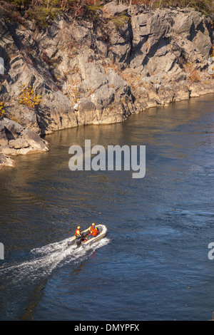 MARYLAND, USA - Fairfax Fire and Rescue Boot am Potomac River, C & O Canal National Historic Park. Stockfoto