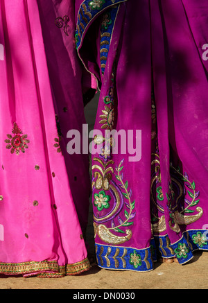 Indische Frauen tragen bunte Sari. Andhra Pradesh, Indien Stockfoto