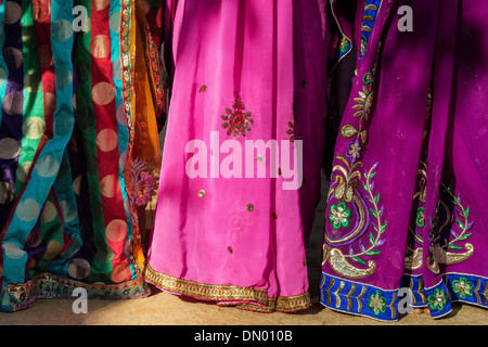 Indische Frauen tragen bunte Sari. Andhra Pradesh, Indien Stockfoto