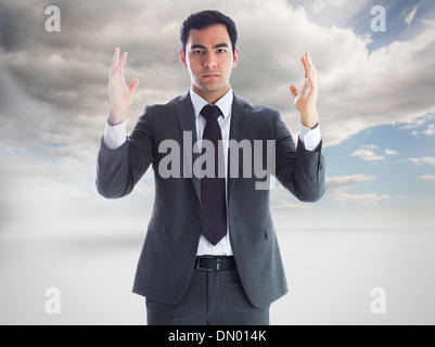 Zusammengesetztes Bild von Ernst Kaufmann mit erhobenen Armen Stockfoto