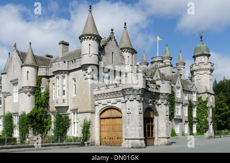 Balmoral Castle in royal Deeside Sommerresidenz der Königin mit Türmchen Stockfoto