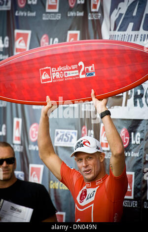 24. Februar 2009 - Coolangatta, Queensland, Australien - für das Jahr 2009 MICK FANNING 8. auf ASP und WCT bewertet werde versuchen für seine 10. WM-Titel aufnehmen. Quiksilver Pro findet statt vom 27. Februar bis 11. März 2009. Datei: 6. März 2007. Fanning gewinnt bei der Quiksilver Pro Gold Coast Snapper Rocks, Coolangatta, Queensland, Australien. (Kredit-Bild: © Joli/A-Frame/ZUMAPRESS.com) Stockfoto