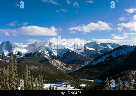 Winter-Blick von der Sawatch Range von der Spitze der Monarch Mountain, Colorado, USA Stockfoto