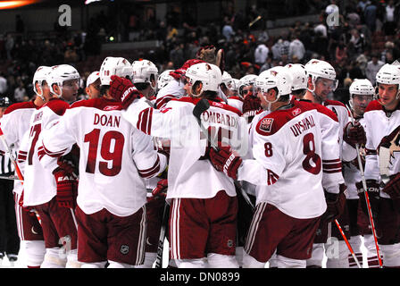 29. November 2009 - schlagen Anaheim, Kalifornien, USA - NHL HOCKEY - The Phoenix Coyotes die Anaheim Ducks, 3: 2 in der Overtime im Honda Center, Anaheim. (Kredit-Bild: © Scott Mitchell/ZUMA Press) Stockfoto