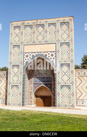 Ein Iwan in Außenwand bei Bibi-Khanym Moschee, auch bekannt als Bibi Khanum Moschee, Samarkand, Usbekistan Stockfoto