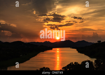 Sonnenuntergang auf Vong Canh Hügel, Hue, Vietnam Stockfoto