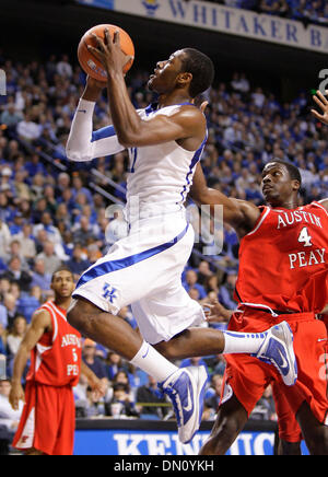 19. Dezember 2009 - Lexington, Kentucky, USA - Kentucky John Wall glitt in die Fahrspur für zwei seiner 17 Punkte wie Kentucky Austin Peay 90-69 am Samstag, 19. Dezember 2009 in Lexington, Kentucky Foto von Mark Cornelison besiegte | Personal. (Kredit-Bild: © Lexington Herald-Leader/ZUMApress.com) Stockfoto