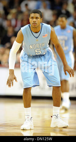 4. Januar 2010 - Charleston, South Carolina; USA - Carolina Tarheels (5) DEXTER STRICKLAND als College von Charleston Cougars besiegen die University of North Carolina-Tarheels mit einem Endstand von 82-79, gespielt in der kolonialen Leben Arena befindet sich in der Innenstadt von Charleston.  Copyright 2009 Jason Moore. (Kredit-Bild: © Jason Moore/ZUMApress.com) Stockfoto