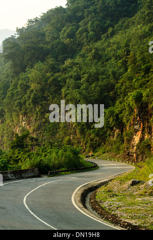 Autobahn in der Nähe von Mai Chau Town, Hoa Binh Provinz, Vietnam Stockfoto