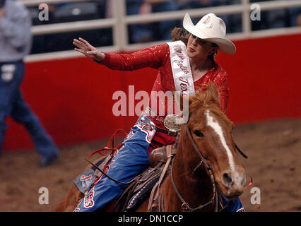 4. Februar 2006; San Antonio, TX, USA; Miss Rodeo Texas Beth Murphy betritt die Arena am San Antonio Lager zeigen & Rodeo in der Mitte des AT&T auf Samstag, 4. Februar 2006. Obligatorische Credit: Foto von Billy Calzada/San Antonio Express-News /ZUMA Press. (©) Copyright 2006 von San Antonio Express-News Stockfoto