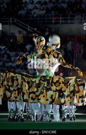 10. Februar 2006; Turin, Italien; XX Olympische Spiele: Eröffnungsfeier und Feierlichkeiten zum 10. Olympische Winter-Spiele 2006 in Turin. Obligatorische Credit: Foto von K.C. Alfred/SDU-T /ZUMA-Presse. (©) Copyright 2006 by SDU-T Stockfoto