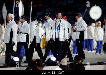 10. Februar 2006; Turin, Italien; XX Olympische Spiele: BODE MILLER Spaziergänge mit dem US-Team. Öffnung Zeremonie und Feierlichkeiten für die 10. Olympische Winter-Spiele 2006 in Turin. Obligatorische Credit: Foto von K.C. Alfred/SDU-T /ZUMA-Presse. (©) Copyright 2006 by SDU-T Stockfoto