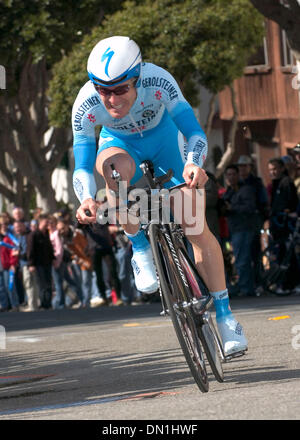 19. Februar 2006; San Francisco, CA, USA; LEVI LEIPHEIMER, Santa Rosa, führte die wichtigsten Hauptfeld der Radfahrer bis San Francisco Telegraph Hill gewinnt das Eröffnungsrennen der Amgen Tour of California 2006 am Sonntag. Leipheimer, der in den Top 10 zweimal bei der Tour de France beendet hat, bedeckt die 1,9 Meile Sprint in 4 Minuten und 53 Sekunden, mit 590 Meilen noch Deckung vor dem Ende der tour Stockfoto