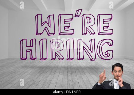 Denken Geschäftsmann zeigt neben Grafik Einstellung wurden Stockfoto