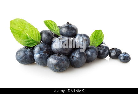 Nützliche Heidelbeeren isoliert auf weißem Hintergrund Stockfoto