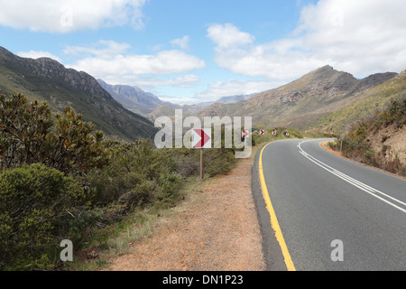 Berge und das Tal in Du Toitskloof übergeben, Südafrika Stockfoto