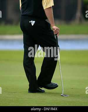 9. März 2006; Palm Beach Gardens, FL, USA; Honda Classic - Mathias Gronberg von Monaco wartet seinerseits am 17. zu spielen.  Obligatorische Credit: Foto von Damon Higgins/Palm Beach Post /ZUMA Press. (©) Copyright 2006 von Palm Beach Post Stockfoto