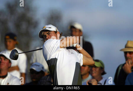 9. März 2006; Palm Beach Gardens, FL, USA; Camilo Villegas am 6. Abschlag von der Honda Classic am 9. März 2006. Obligatorische Credit: Foto von J. Gwendolynne Berry/Palm Beach Post/ZUMA Press. (©) Copyright 2006 von Palm Beach Post Stockfoto