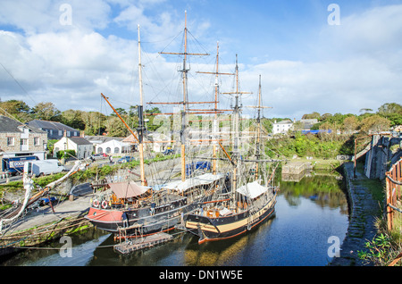 Großsegler im historischen Hafen von Charlestown, Cornwall, UK Stockfoto