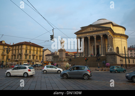 Verkehr am Piazza Gran Madre di Dio zentrale Region Turin Piemont Italien Europa Stockfoto