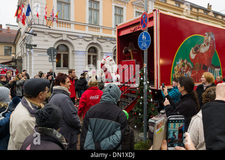 POTSDAM, Deutschland - Dezember 10: Coca-Cola legendären Santa Claus. Weihnachtstour, 10. Dezember 2013 in Potsdam, Deutschland Stockfoto