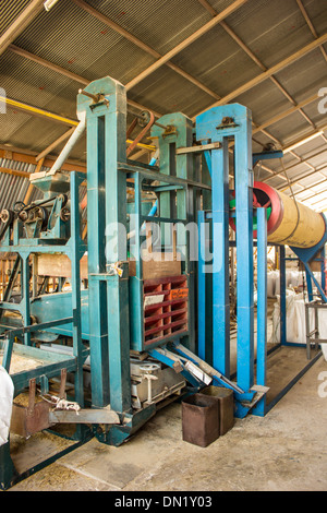 Große Auswahl an modernen Reismühlen in Thailand. Stockfoto