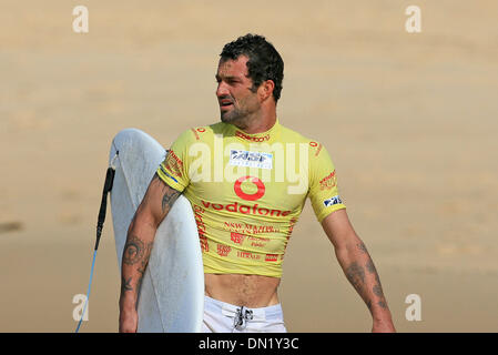 4. April 2006; Newcastle Beach, Australien; Brasilianische Surfer NECO PADARATZ ist wieder im großen Stil! Er war in Scintilating Form heute buchen die Tage höchste einzelne Welle (9.17 von 10) Punkten und höchste Hitze (17,17, eines möglichen 20) bei seinen Sieg in Runde drei Wärme zu erzielen. Vodafone Open lockt ein großes Feld der professionellen Surfern aus der ganzen Welt (12 Nationalitäten) konkurrieren Stockfoto