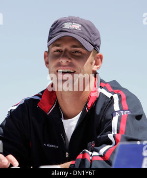 6. April 2006; Rancho Mirage, Kalifornien, USA; ANDY RODDICK des US Davis Cup Teams treten im Davis Cup Viertelfinale in Rancho Mirage, Kalifornien. Davis Cup Viertelfinale bis 7. bis 9. April 2006; USA gegen Chile in Rancho Mirage. Obligatorische Credit: Foto von John Hardick/ZUMA Press. (©) Copyright 2006 von John Hardick Stockfoto