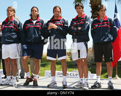 6. April 2006; Rancho Mirage, Kalifornien, USA; Die chilenische Davis-Cup-Team: HANS GILDEMEISTER, Mannschaftskapitän; FERNANDO GONZALEZ; NICOLAS MASSU; PAUL CAPDEVILLE und ADRIAN GARCIA. Davis Cup Viertelfinale bis 7. bis 9. April 2006; USA gegen Chile in Rancho Mirage. Obligatorische Credit: Foto von John Hardick/ZUMA Press. (©) Copyright 2006 von John Hardick Stockfoto