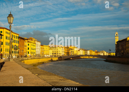 Lungarno Antonio Pacinotti am Flussufer Straße zentrale Pisa Stadtregion Toskana Italien Europa Stockfoto