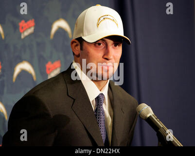 30. April 2006; San Diego, CA, USA; Quarterback CHARLIE WHITEHURST Gespräche mit den Medien in das Hauptquartier der Ladegeräte in San Diego Sonntag. Obligatorische Credit: Foto von Earnie Grafton/SDU-T/ZUMA Press. (©) Copyright 2006 by SDU-T Stockfoto