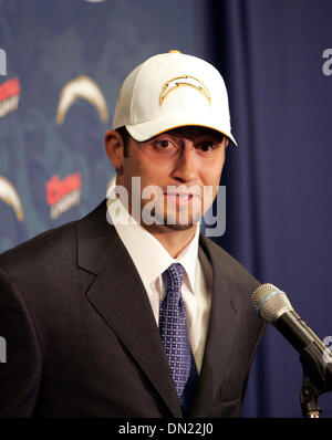 30. April 2006; San Diego, CA, USA; Quarterback CHARLIE WHITEHURST Gespräche mit den Medien in das Hauptquartier der Ladegeräte in San Diego Sonntag. Obligatorische Credit: Foto von Earnie Grafton/SDU-T/ZUMA Press. (©) Copyright 2006 by SDU-T Stockfoto