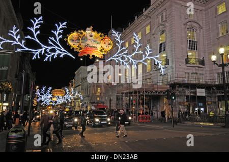 Weihnachtsbeleuchtung senken Regent Street London England Stockfoto